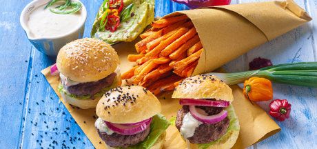 AVIKO shirin kartoshka kartoshkasi bilan mini burgerlar