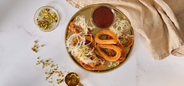 AVIKO Churros qora shokoladli, halva sochlari va pista