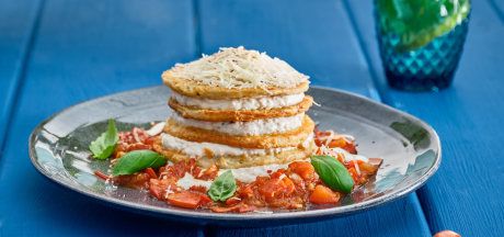 AVIKO Potato pancakes - tvorog moussi va pomidor-sarimsoq salsasi bilan tort