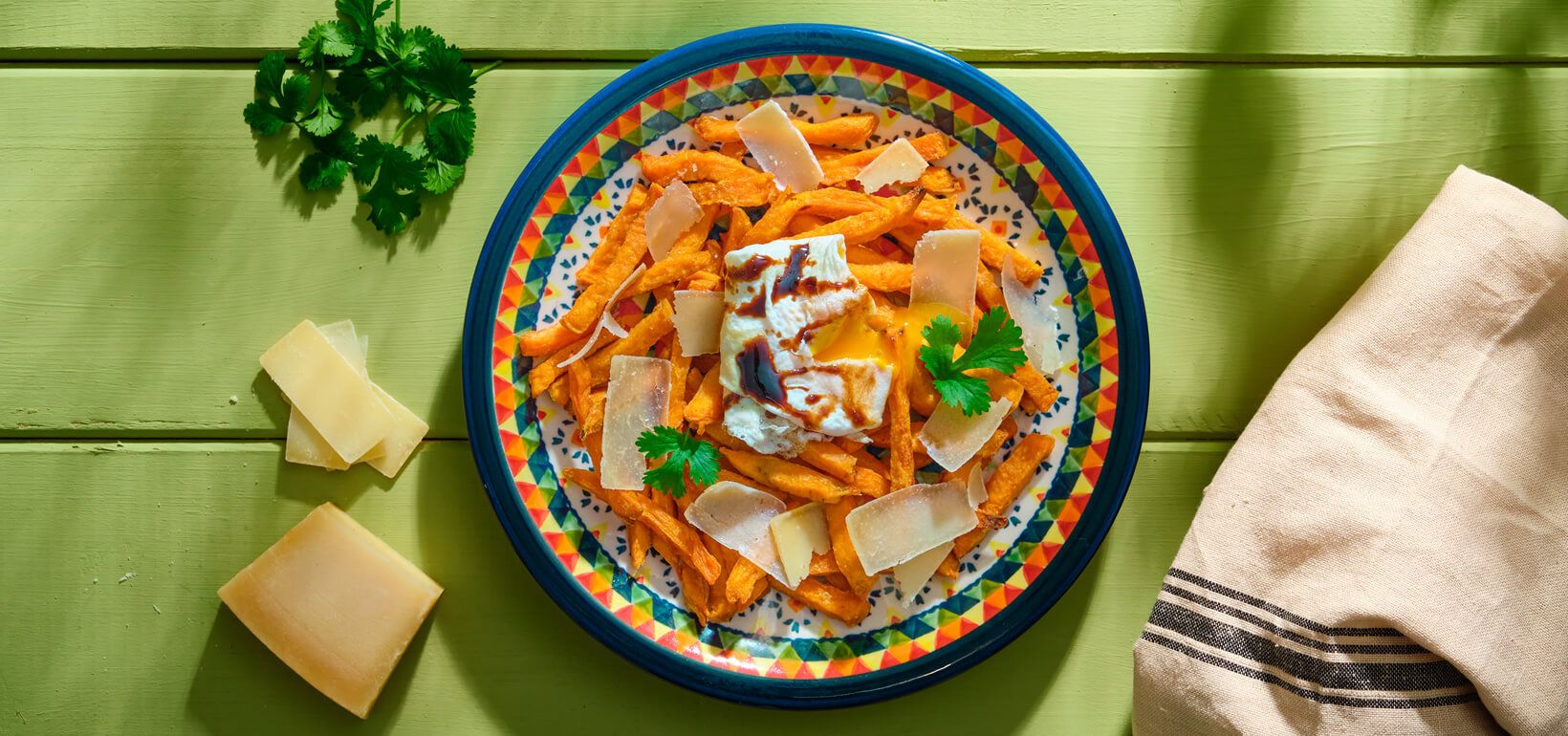 AVIKO Sweet potato fries pishgan pishloq va balsamik sirkali qaymoqli shirin kartoshka kartoshkasi