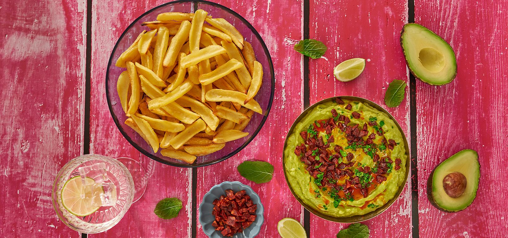 Avakado va qovurilgan chorizo bilan AVIKO Grip 'n dip kartoshkalari