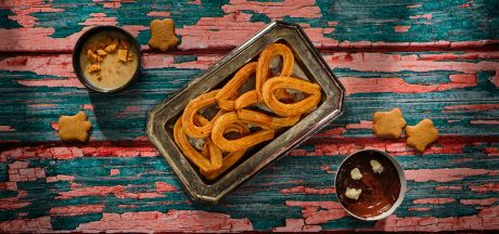 AVIKO Churros gingerbread sousi va qora shokoladli va ko'k pishloqli sousli