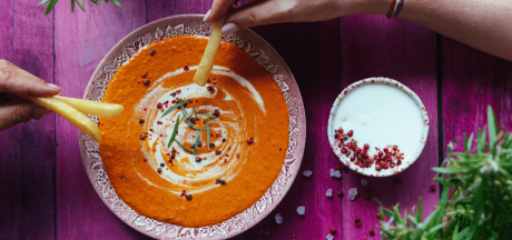 Qovurilgan bulg‘or qalampiri va gorgonzola dip-sousi.