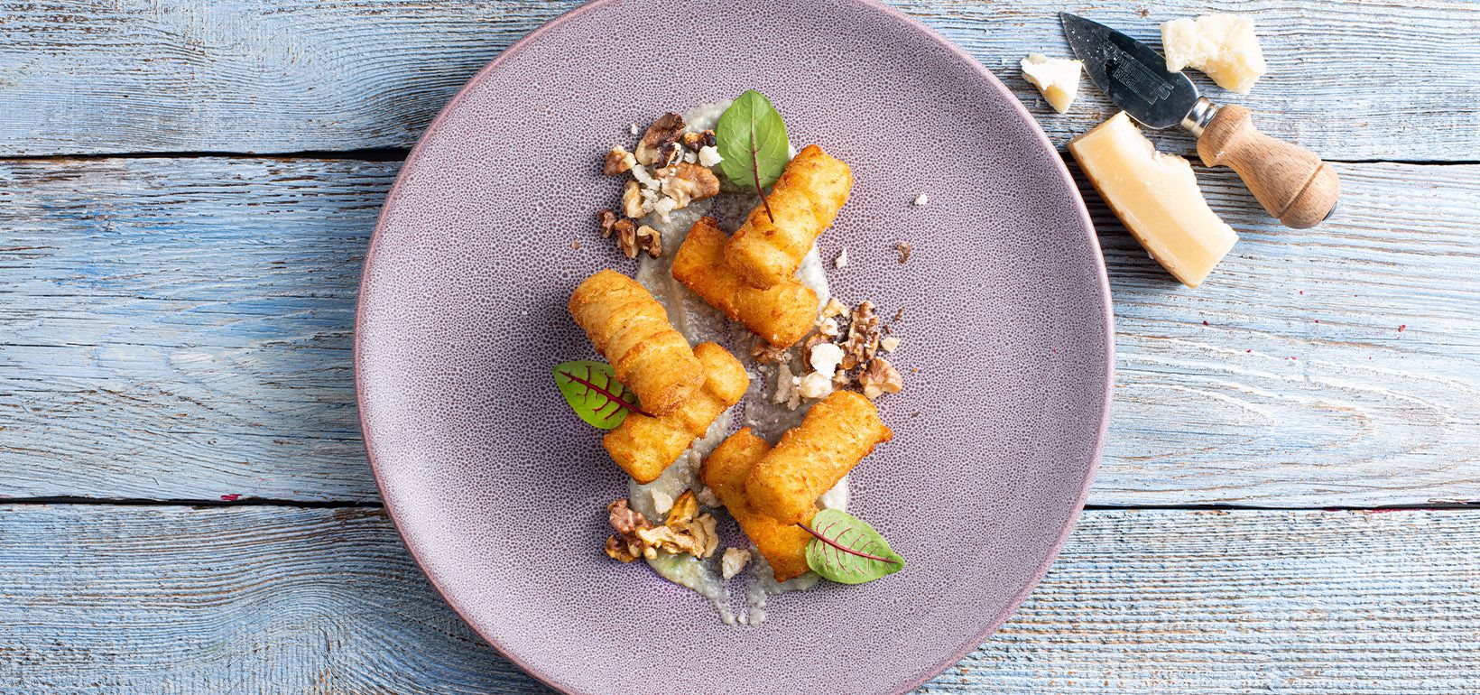 AVIKO Pom' croquettes served with four cheese sauce and roasted walnuts